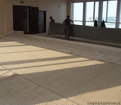 我公司为锦州华龙木业有限公司铺设地毯