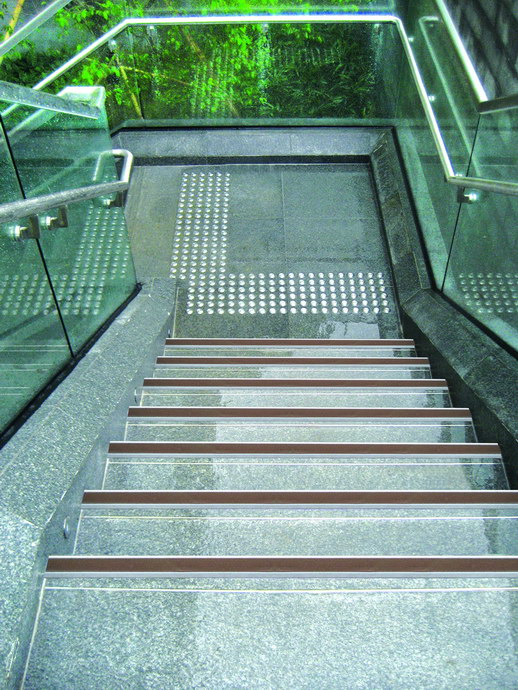 楼梯级安全防滑条